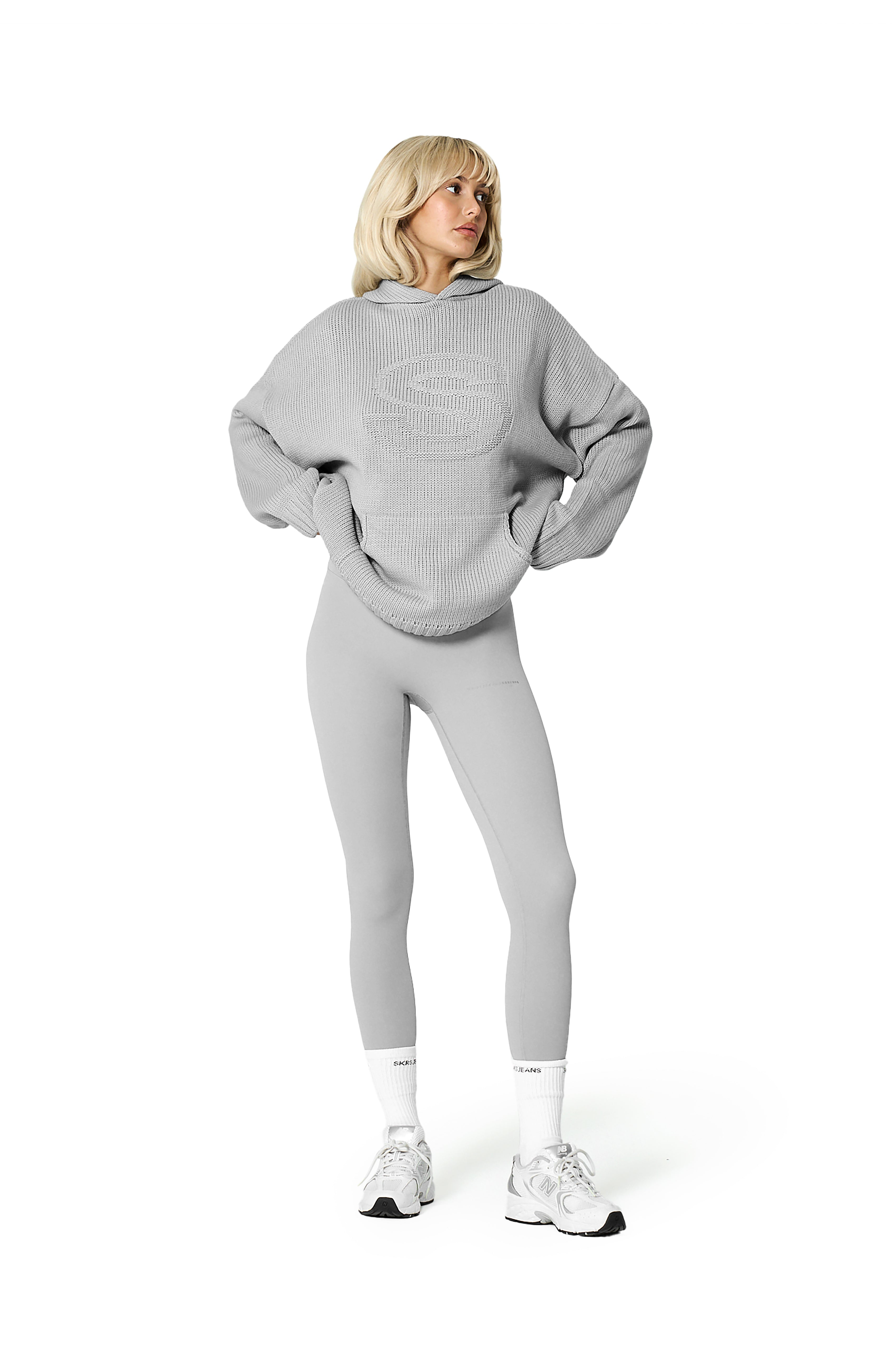 Model Julie is 5'9.5" and wears size XS.